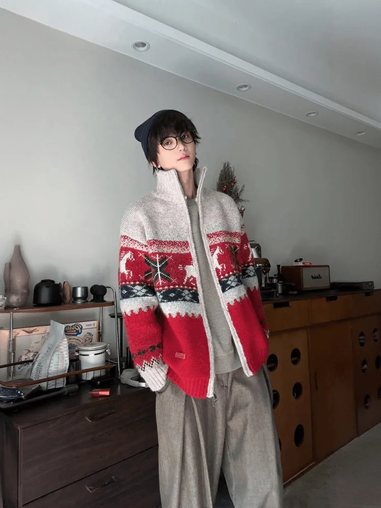 Красный вязаный свитер в стиле Fair Isle для мужчин, зимний, уютный, для пар, с открытым воротником, длинными рукавами и воротником-стойкой
Красный вязаный свитер в стиле Fair Isle для мужчин, зимний, уютный, для пар, с открытым воротником, длинными рукавами и воротником-стойкой