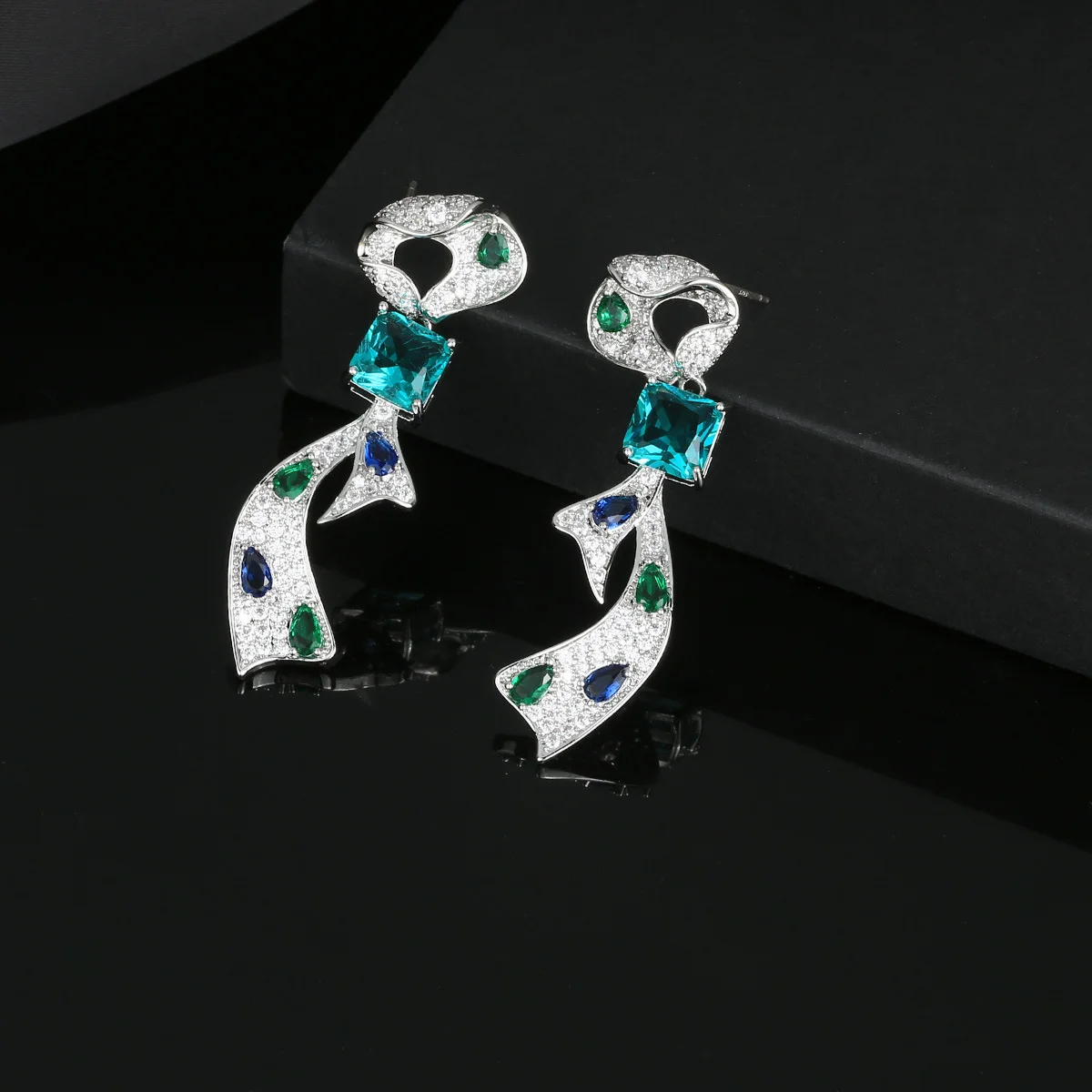 925 Silver Ribbon Shape Paraiba CZ Drop Earrings, Green Blue Gemstone Dangle, Luxury Party Jewelry for Women
925 Silver Ribbon Shape Paraiba CZ Drop Earrings, Green Blue Gemstone Dangle, Luxury Party Jewelry for Women