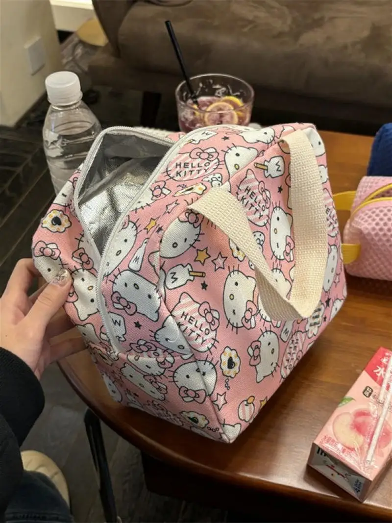 Sanrio Hello Kitty Сумка для обеда с милым принтом, большая вместительная изолированная сумка для офисных работников, студентов, с утолщенной изоляцией для обеда
Sanrio Hello Kitty Сумка для обеда с милым принтом, большая вместительная изолированная сумка для офисных работников, студентов, с утолщенной изоляцией для обеда