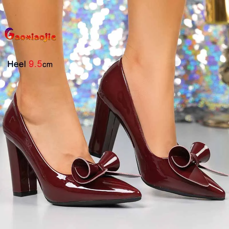 Весенне-осенние женские туфли из лакированной кожи цвета винного красного с цветочным декором, на толстом каблуке 9,5 см, с заостренным носком, на низком ходу, офисные туфли-лодочки
Весенне-осенние женские туфли из лакированной кожи цвета винного красного с цветочным декором, на толстом каблуке 9,5 см, с заостренным носком, на низком ходу, офисные туфли-лодочки