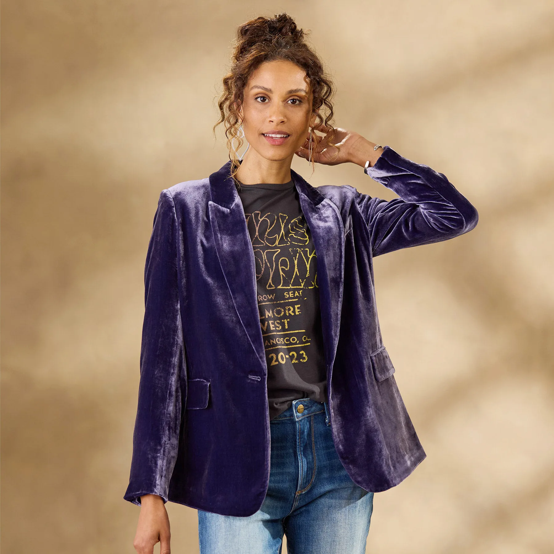 Gold Velvet Jacket 2025 Spring Edition New European and American Casual Short Suit
Gold Velvet Jacket 2025 Spring Edition New European and American Casual Short Suit