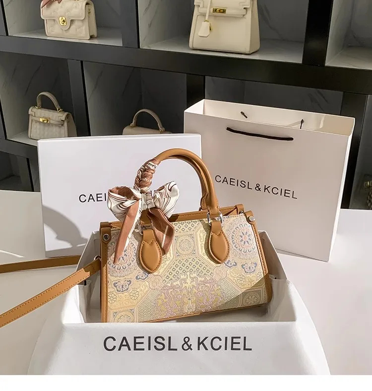 Large Capacity Casual Tote Bag Fashion Luxury Embroidery Women Handbag High Quality Bucket Bag Textured Shoulder Bag
Large Capacity Casual Tote Bag Fashion Luxury Embroidery Women Handbag High Quality Bucket Bag Textured Shoulder Bag