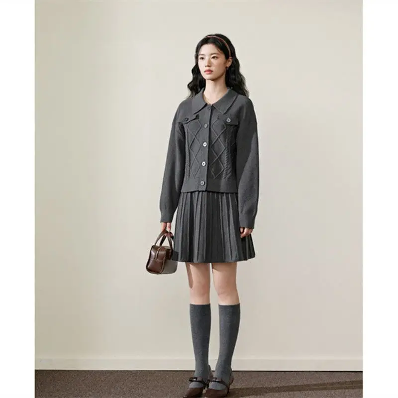 Xiaoxiangfeng Knitted Shirt Suit for Women's 2023 Spring/Autumn Slimming Cardigan Sweater High Waist Half Skirt Two Piece Set
Xiaoxiangfeng Knitted Shirt Suit for Women's 2023 Spring/Autumn Slimming Cardigan Sweater High Waist Half Skirt Two Piece Set