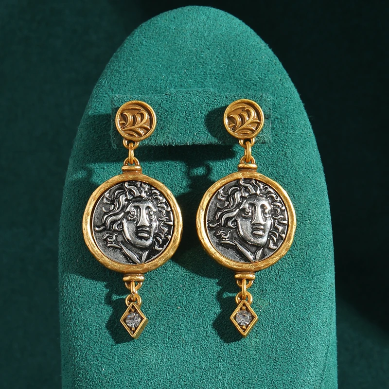 Vintage Woman Gold Color Crystal Drop Dangle Earrings Carving Head Coin Antique Jewelry Luxury Designer Retro Accessories 2025
Vintage Woman Gold Color Crystal Drop Dangle Earrings Carving Head Coin Antique Jewelry Luxury Designer Retro Accessories 2025