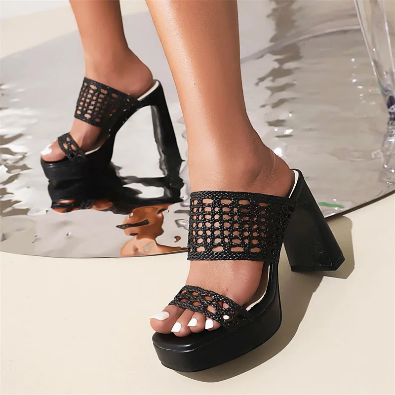 YMECHIC 2025 г., пикантные сандалии в стиле панк с вырезами, пляжные летние нескользящие сандалии, шлепанцы, черная женская повседневная обувь в готическом стиле на каблуке
YMECHIC 2025 г., пикантные сандалии в стиле панк с вырезами, пляжные летние нескользящие сандалии, шлепанцы, черная женская повседневная обувь в готическом стиле на каблуке