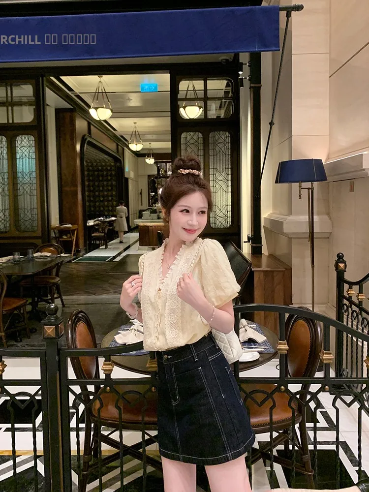 YANUOYU Almond Camellia Hollow out Lace Trim ort Sve V-Ne Bubble Sve Design Sense irt Women's Cotton Casual Top
YANUOYU Almond Camellia Hollow out Lace Trim ort Sve V-Ne Bubble Sve Design Sense irt Women's Cotton Casual Top