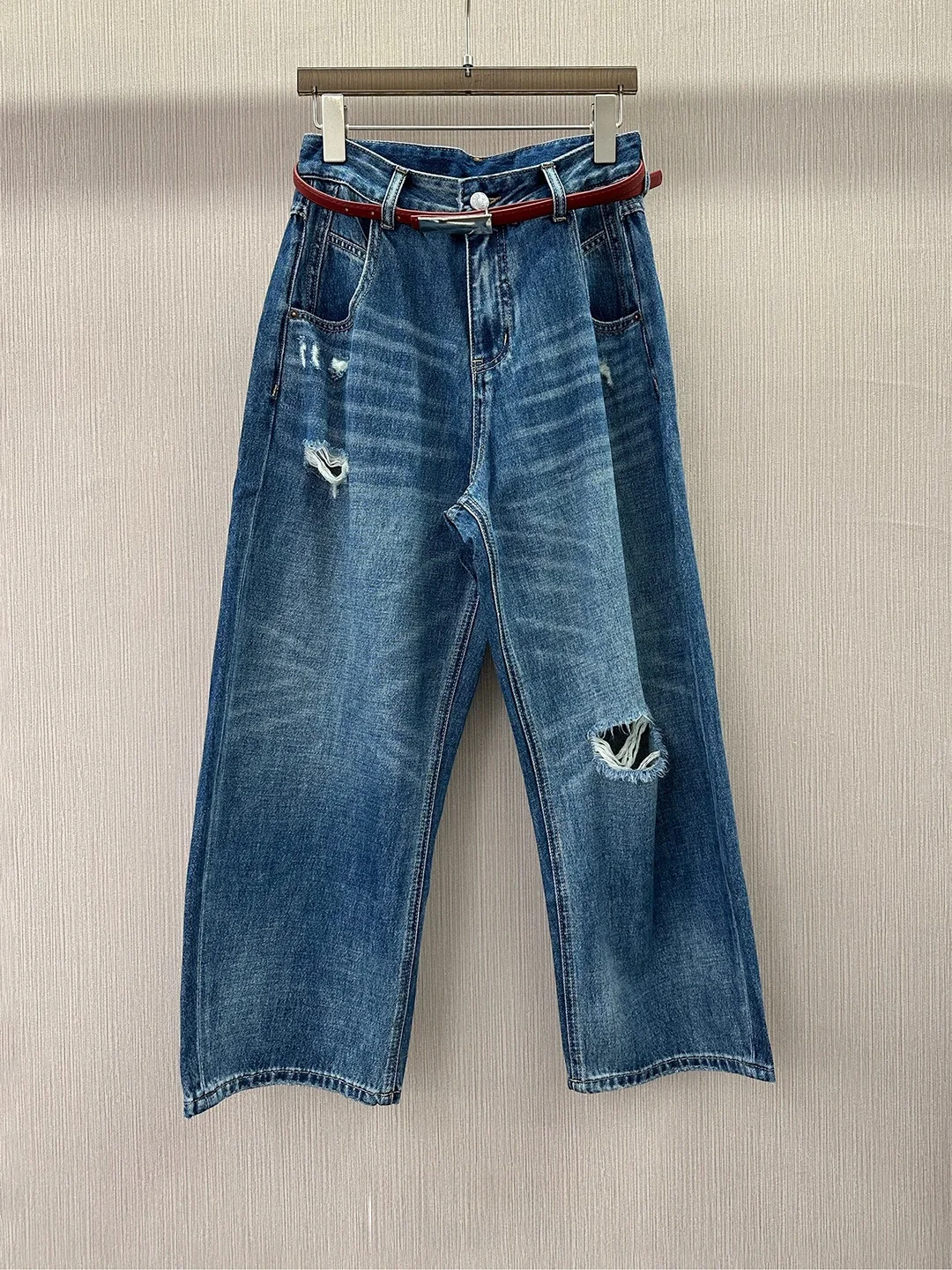 Special Offer Milan Small Town South Oil High Version Red Leather Belt Hole Loose Straight Washed Nine Points Jeans
Special Offer Milan Small Town South Oil High Version Red Leather Belt Hole Loose Straight Washed Nine Points Jeans