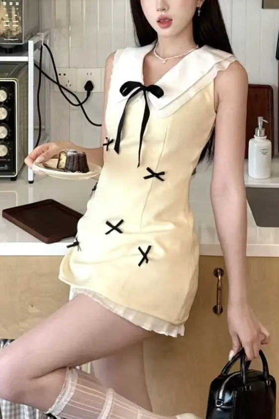2025 Summer Chic Bouclé Bow Dress Women's Butter Yellow Peter Pan Collar Waist-Defining Mini Dress Elegant Pure Coquettish Style
2025 Summer Chic Bouclé Bow Dress Women's Butter Yellow Peter Pan Collar Waist-Defining Mini Dress Elegant Pure Coquettish Style