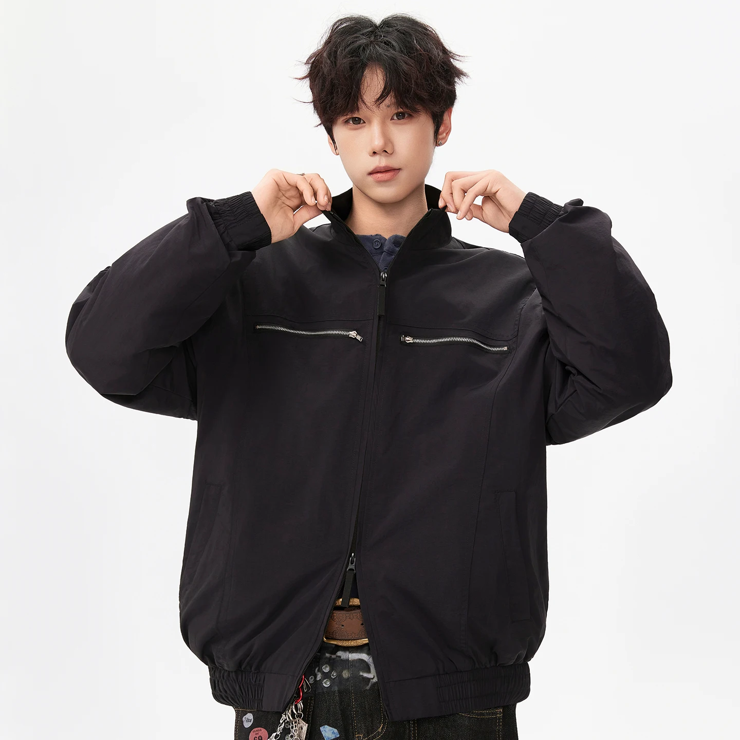 Мужская куртка на молнии с воротником, новая коллекция 2025 года, повседневная спортивная, свободного кроя, весенне-осенняя, молодежная, ветрозащитная, удлиненная.
Мужская куртка на молнии с воротником, новая коллекция 2025 года, повседневная спортивная, свободного кроя, весенне-осенняя, молодежная, ветрозащитная, удлиненная.