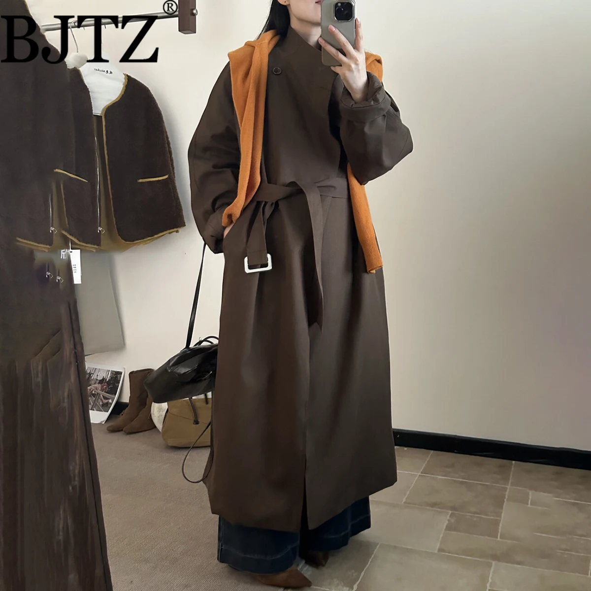 BJTZ Autumn Thermal Cotton Women’s V-Neck Belted Trench Coat Jacket Casual Elegant Minimalist Designer Premium Comfort
BJTZ Autumn Thermal Cotton Women’s V-Neck Belted Trench Coat Jacket Casual Elegant Minimalist Designer Premium Comfort