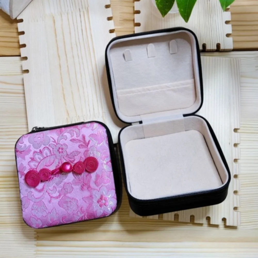 Exquisite Embroidered Jewelry Box Display Box Storage Case Trinkets Storage Organizer Jewelry Portable Gift Packaging Box
Exquisite Embroidered Jewelry Box Display Box Storage Case Trinkets Storage Organizer Jewelry Portable Gift Packaging Box
