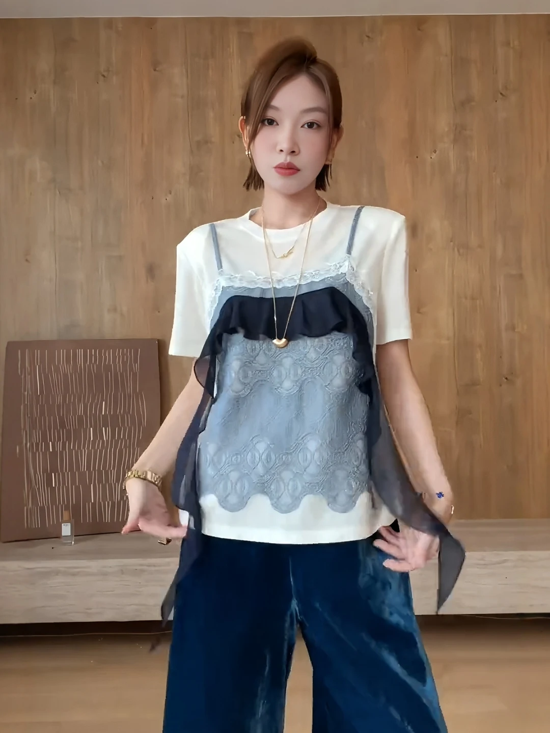 plus Size Women's Lace Embroidery Strap Loose Short Sleeve T-Shirt Casual Style round Neck Pullover Top Elegant Meat Covering
plus Size Women's Lace Embroidery Strap Loose Short Sleeve T-Shirt Casual Style round Neck Pullover Top Elegant Meat Covering