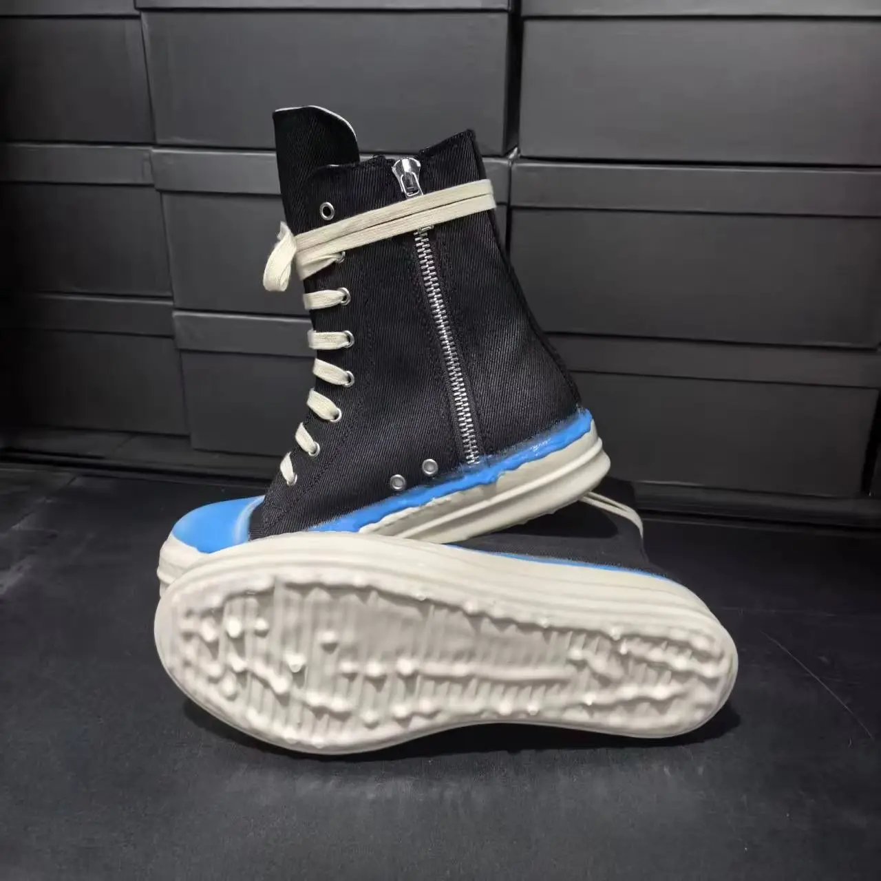 Special Design Ankle Boots Women Lace Up Black White Casual Funky Ladies Shoes High Top Men Canvas Shoes Fashion Sneakers
Special Design Ankle Boots Women Lace Up Black White Casual Funky Ladies Shoes High Top Men Canvas Shoes Fashion Sneakers