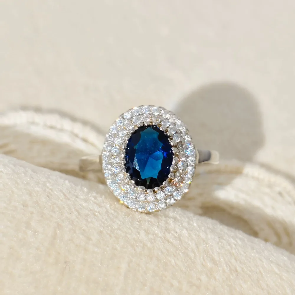 S925 Sterling Silver Light Luxury Elegant British Style Bright Zircon Klein Blue Dove Egg Ring Women's Charm Jewelry
S925 Sterling Silver Light Luxury Elegant British Style Bright Zircon Klein Blue Dove Egg Ring Women's Charm Jewelry