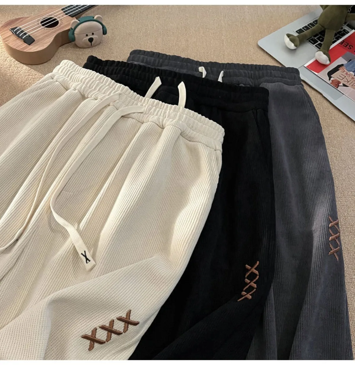 Men Fashion Solid Color Pants Loose Fit Mid-Waist Loose Sport Pants Men Commuter Wear Breathable Loose Trousers Work Wear
Men Fashion Solid Color Pants Loose Fit Mid-Waist Loose Sport Pants Men Commuter Wear Breathable Loose Trousers Work Wear