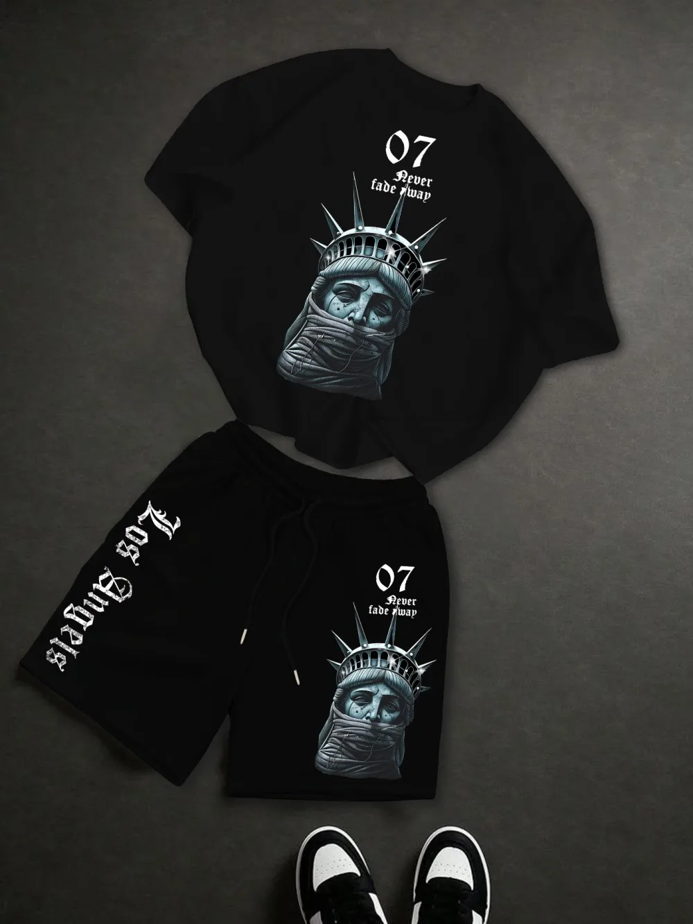 New men's summer retro Statue of Liberty print soft and breathable round neck T-shirt drawstring shorts set outdoor streetwear
New men's summer retro Statue of Liberty print soft and breathable round neck T-shirt drawstring shorts set outdoor streetwear