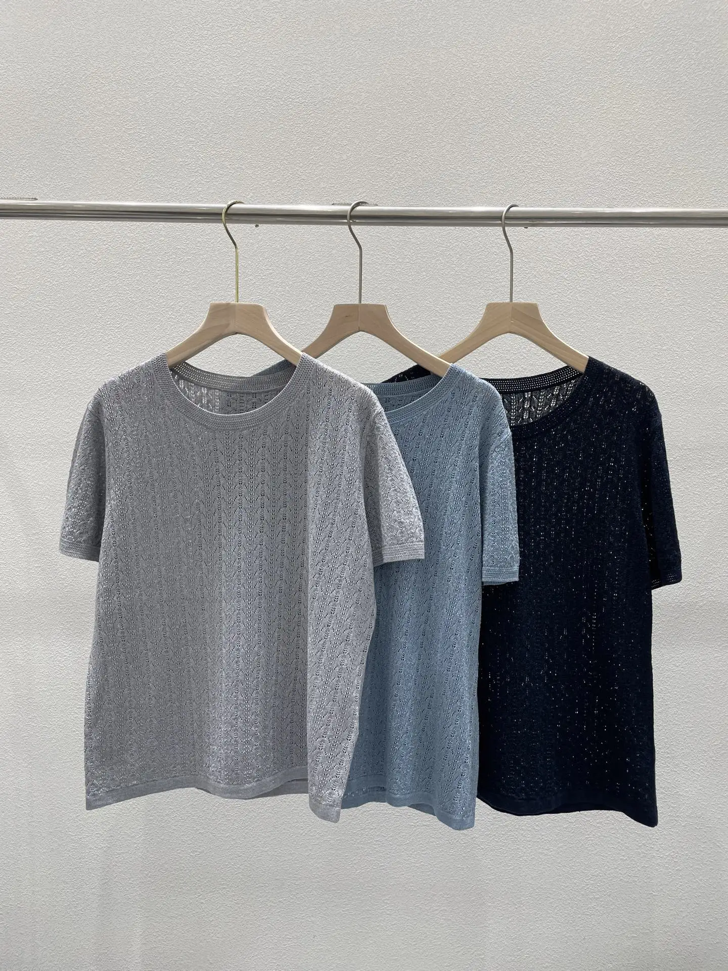 Women's Minimalist Crew-Neck Short-Sleeve Cable-Knit Top – Versatile Style for Summer 2026
Women's Minimalist Crew-Neck Short-Sleeve Cable-Knit Top – Versatile Style for Summer 2026