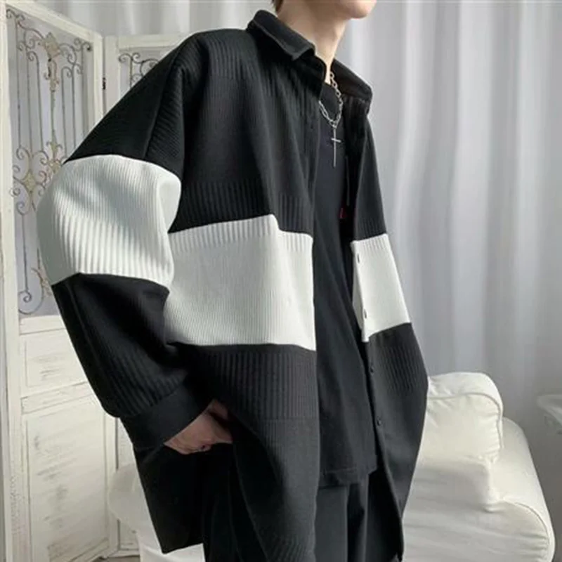 Fashion Lapel Button Spliced Loose Casual Coats Men's Clothing 2023 Autumn New Korean Tops Long Sleeve All-match Jackets
Fashion Lapel Button Spliced Loose Casual Coats Men's Clothing 2023 Autumn New Korean Tops Long Sleeve All-match Jackets