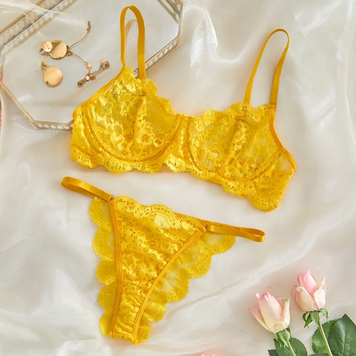 Sexy Strap Lace Perspective Fun Lingerie Set Women's Sweet Floral Lace Decor Bra and Panty Set Female French Style Intimates Set
Sexy Strap Lace Perspective Fun Lingerie Set Women's Sweet Floral Lace Decor Bra and Panty Set Female French Style Intimates Set