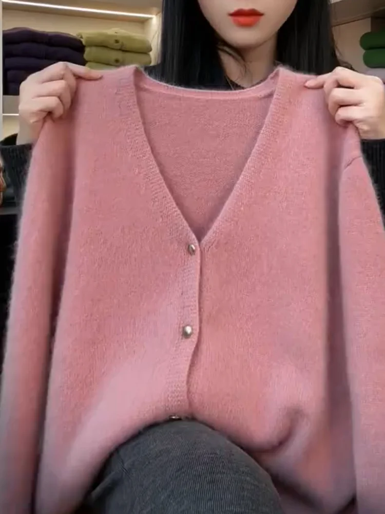 Корейский мягкий вязаный кардиган с V-образным вырезом, осенняя новинка, универсальный, модный, антивозрастной топ больших размеров
Корейский мягкий вязаный кардиган с V-образным вырезом, осенняя новинка, универсальный, модный, антивозрастной топ больших размеров