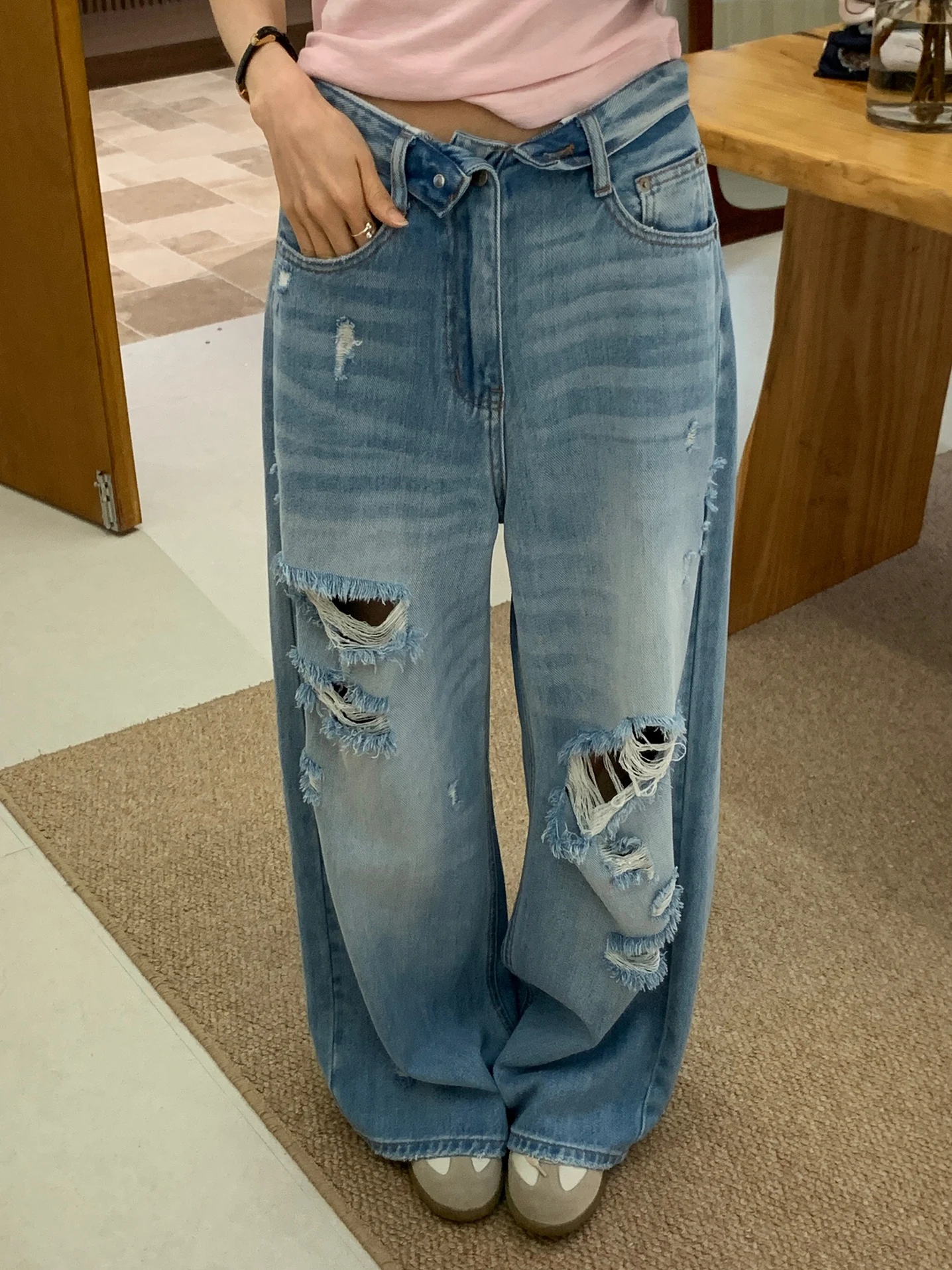BRIVIN American Retro Blue Hole Denim High Waist Loose Casual Women's Jeans Spring Season Ladies Loose Fit Micro Stretch
BRIVIN American Retro Blue Hole Denim High Waist Loose Casual Women's Jeans Spring Season Ladies Loose Fit Micro Stretch
