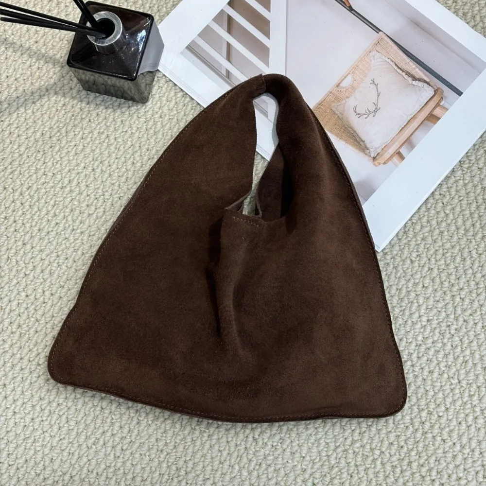 Suede First Layer Cowhide Triangle Bag, High-end Leather Handbag, Minimalist Retro Soft Leather Handbag Casual Versatile
Suede First Layer Cowhide Triangle Bag, High-end Leather Handbag, Minimalist Retro Soft Leather Handbag Casual Versatile