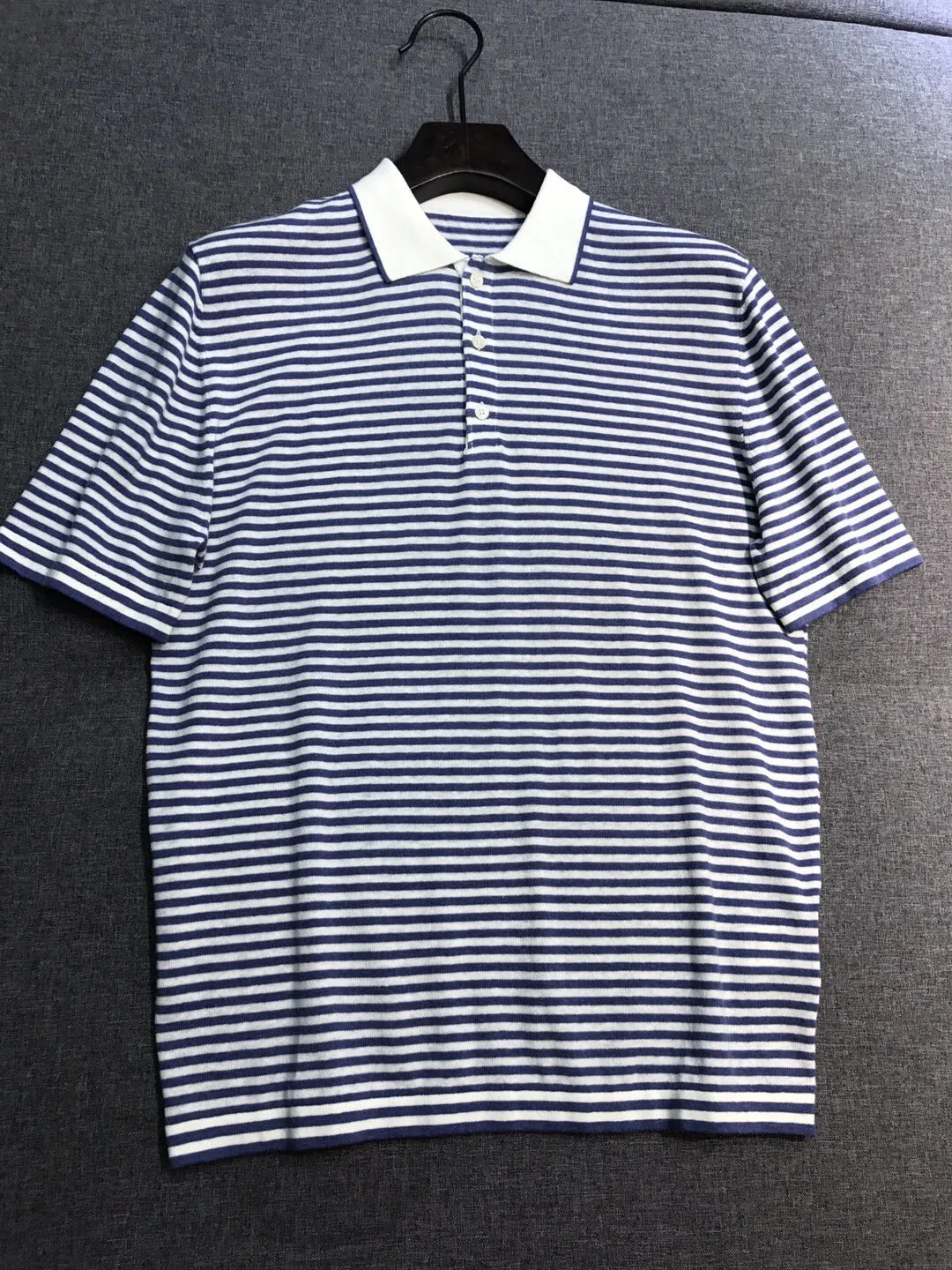 Итальянская легкая роскошная летняя полосатая рубашка-поло из 100% льна в полоску с короткими рукавами и лацканами в стиле Old Money 
Итальянская легкая роскошная летняя полосатая рубашка-поло из 100% льна в полоску с короткими рукавами и лацканами в стиле Old Money