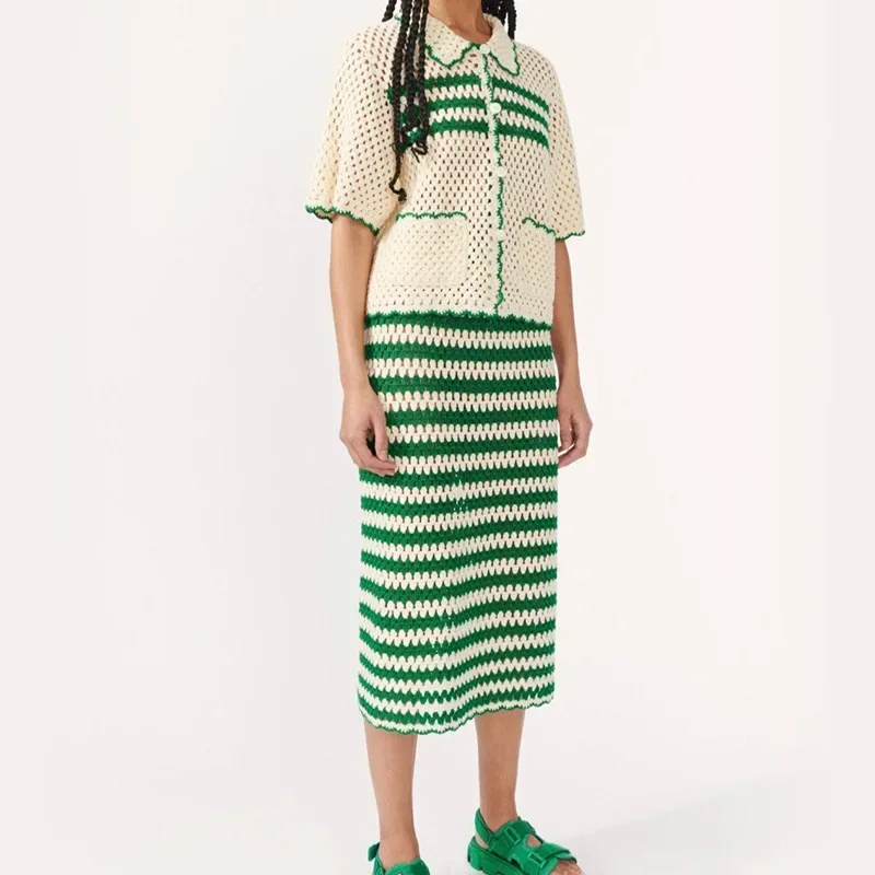 Stylish European And American Striped Hollow Out Short Sleeve Top With Flip Collar And Matched Skirt New Women's Suit Set
Stylish European And American Striped Hollow Out Short Sleeve Top With Flip Collar And Matched Skirt New Women's Suit Set
