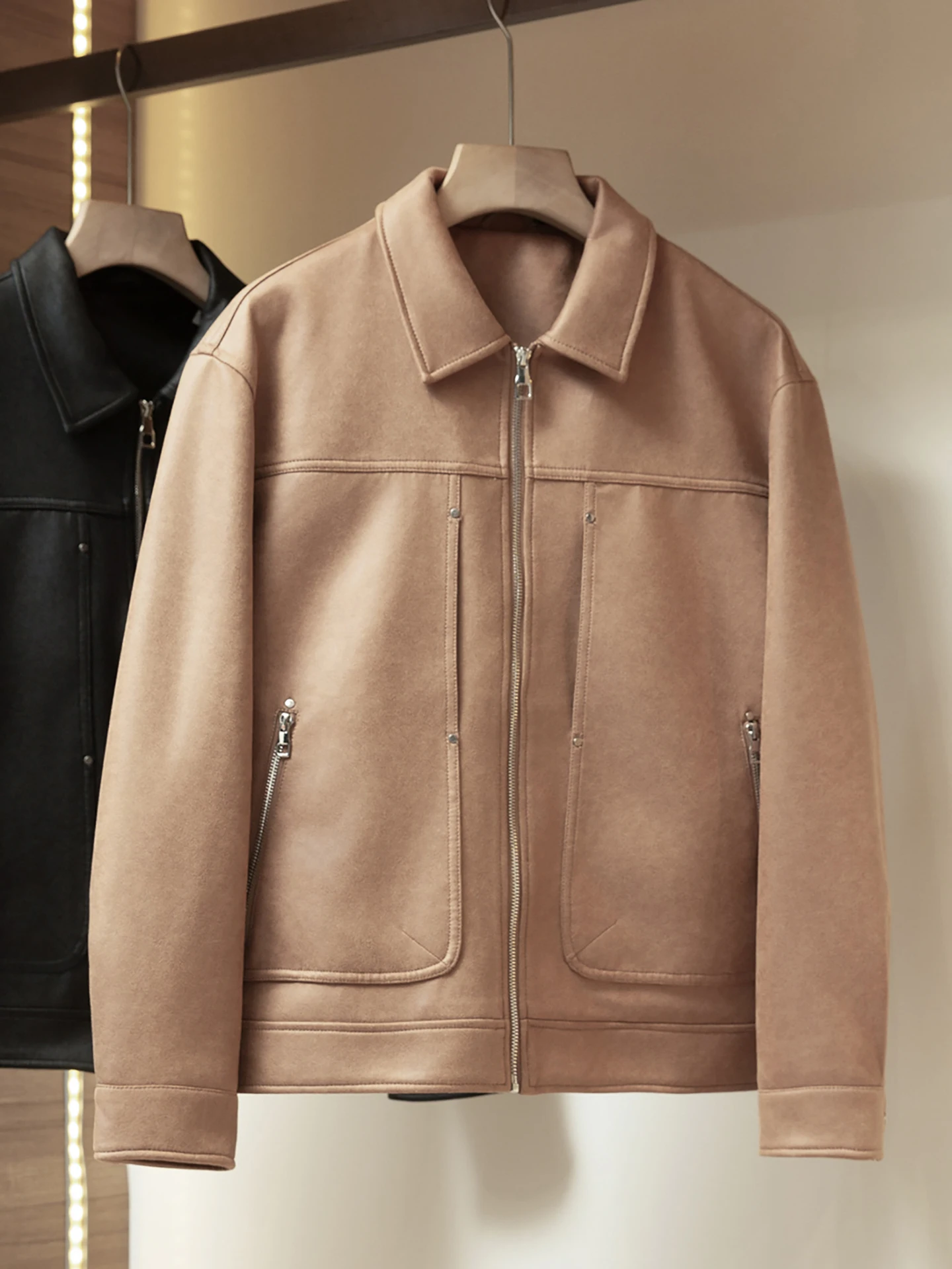 Мужская замшевая куртка свободного кроя с отложным воротником, мотоциклетная куртка, весна-осень, новинка, премиум-качество, 100% полиэстер
Мужская замшевая куртка свободного кроя с отложным воротником, мотоциклетная куртка, весна-осень, новинка, премиум-качество, 100% полиэстер