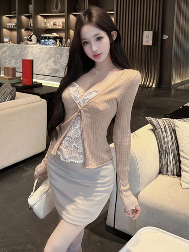 Sexy Sweet Lace Fishbone Slim Fit Tank Top Cardigan Short Skirt Set Baring Shoulders Low Chest Trendy Ensemble for Women
Sexy Sweet Lace Fishbone Slim Fit Tank Top Cardigan Short Skirt Set Baring Shoulders Low Chest Trendy Ensemble for Women