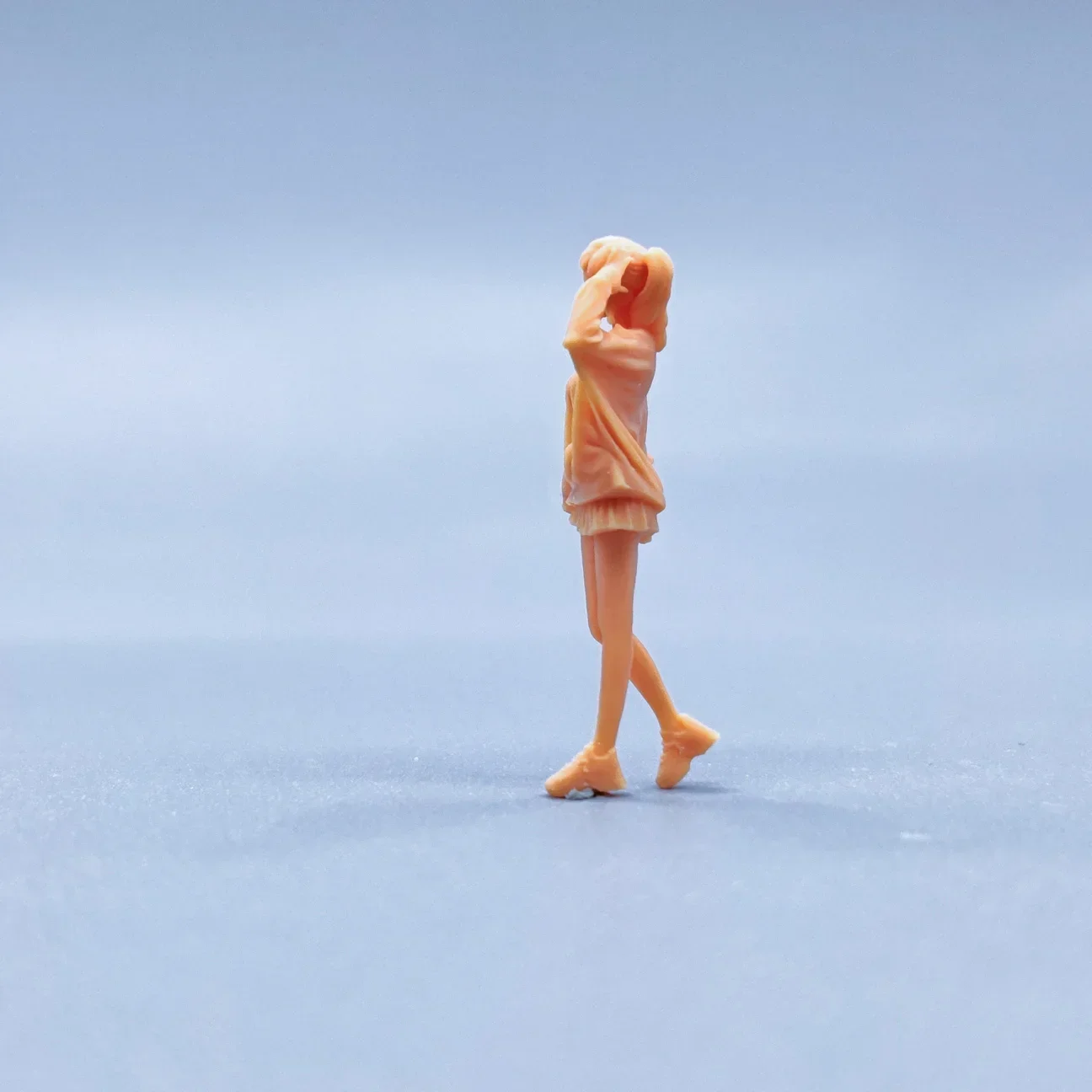 1/64 1/43 Figurines Scale Model Resin Using A Helmet To Tease The Girl's Hair Uncolored Miniatures Diorama Hand-painted S847
1/64 1/43 Figurines Scale Model Resin Using A Helmet To Tease The Girl's Hair Uncolored Miniatures Diorama Hand-painted S847