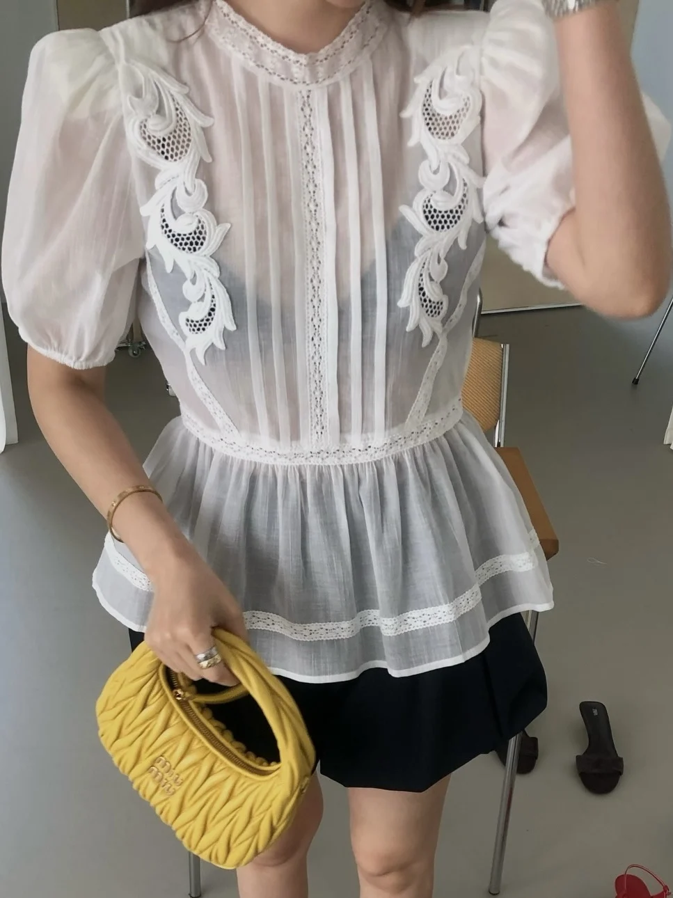 Fashionable Lace Patchwork Bubble Sleeve Shirt Women's Waist-Cinching Slimming Short Sleeve Top Korean Style round Neck
Fashionable Lace Patchwork Bubble Sleeve Shirt Women's Waist-Cinching Slimming Short Sleeve Top Korean Style round Neck
