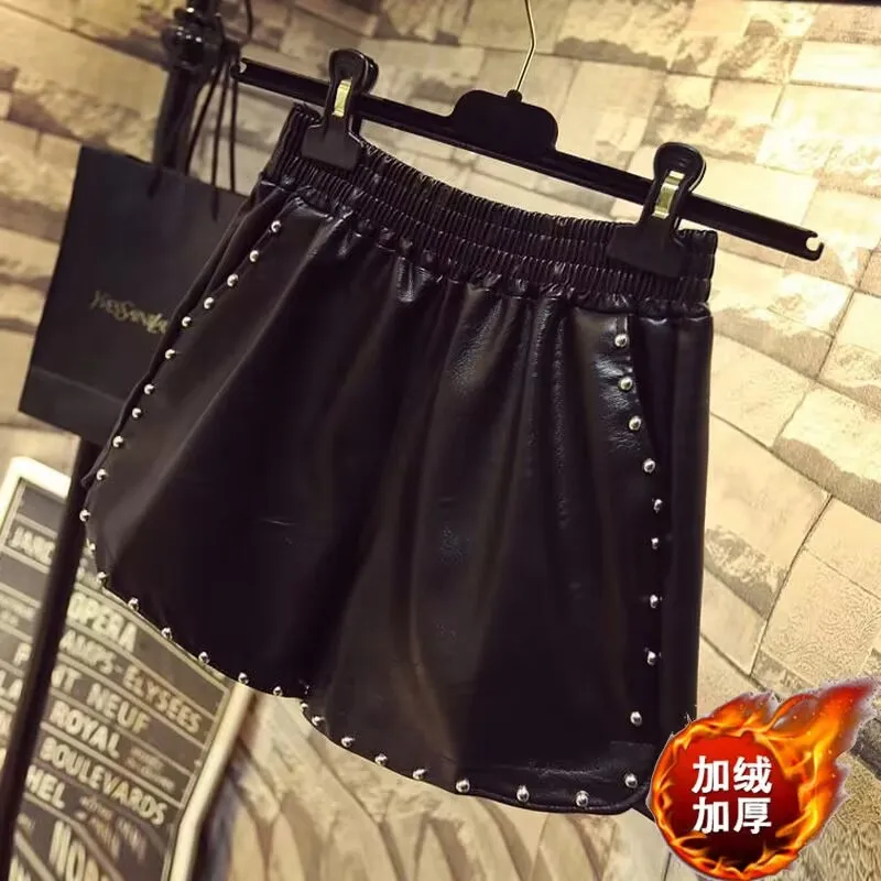 Woman PU Rivet Fleece Shorts 2023 New Autumn Winter Elastic High Waist Thick Warm PU Shorts Women Casual Shorts Black Boots Pant
Woman PU Rivet Fleece Shorts 2023 New Autumn Winter Elastic High Waist Thick Warm PU Shorts Women Casual Shorts Black Boots Pant