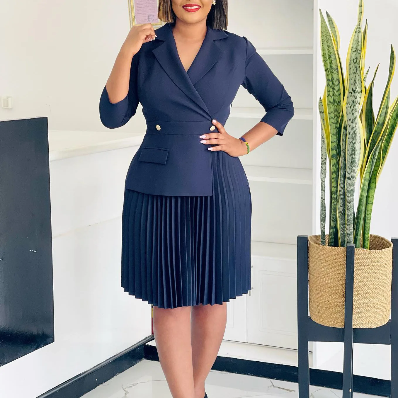 Autumn Winter Elegant Pleated A-line Dress African Women Fashion Solid V-neck Long Sleeved Belt Pleated A-line Dress Women
Autumn Winter Elegant Pleated A-line Dress African Women Fashion Solid V-neck Long Sleeved Belt Pleated A-line Dress Women