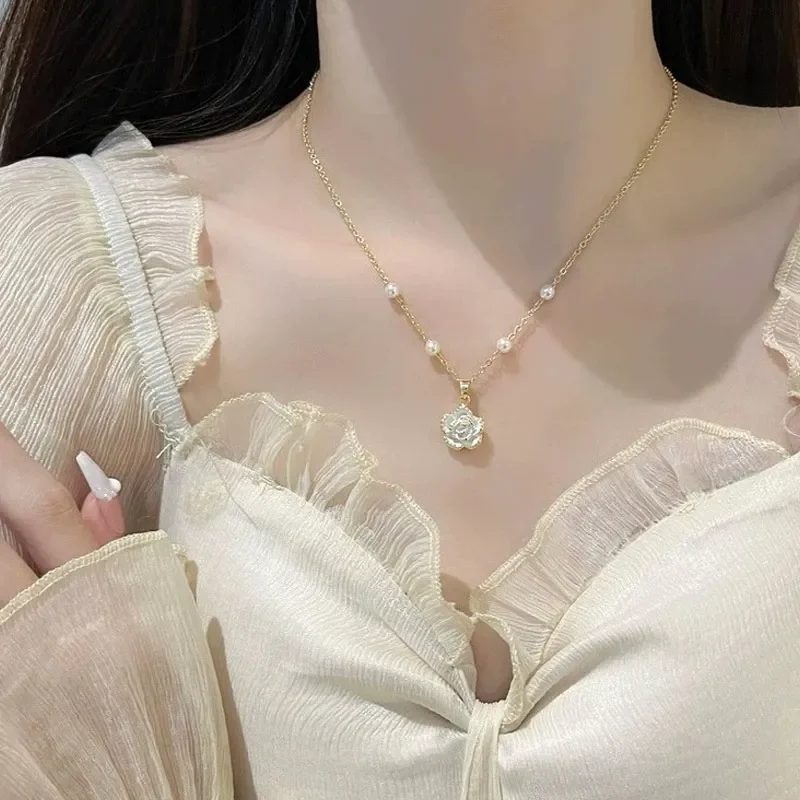 Sweet Pearl Camellia Pendant Necklace for Women New Fashion Trend Elegant Temperament Ladies Wedding Party Jewelry Birthday Gift
Sweet Pearl Camellia Pendant Necklace for Women New Fashion Trend Elegant Temperament Ladies Wedding Party Jewelry Birthday Gift