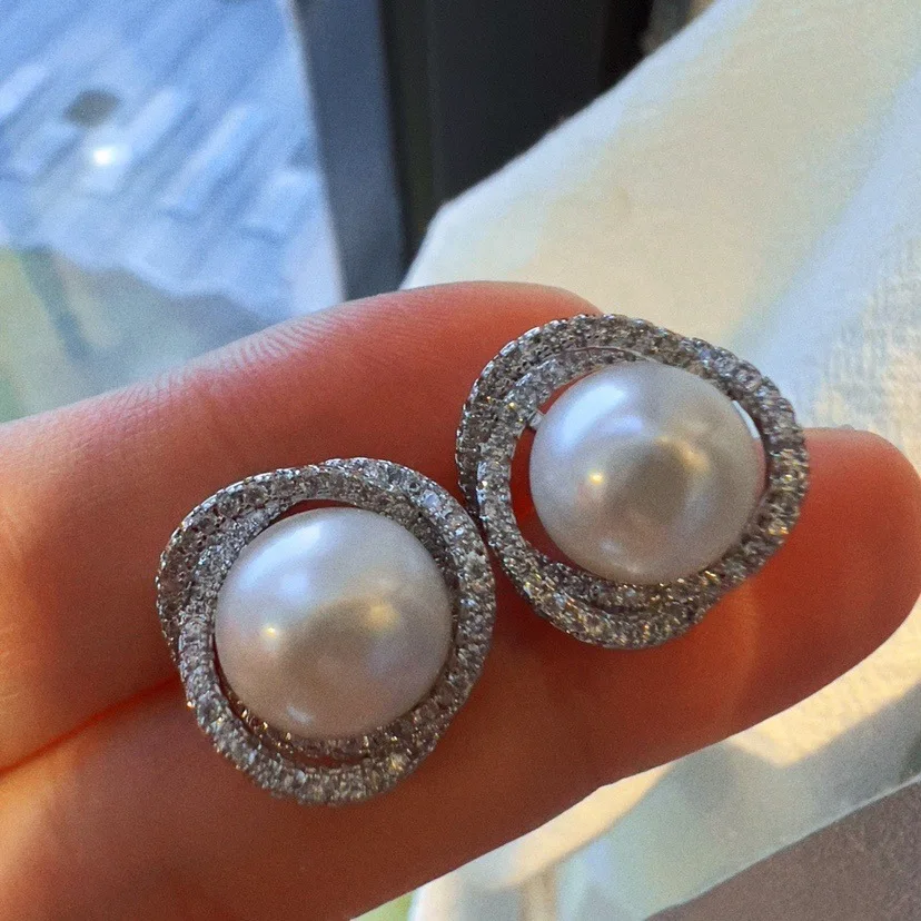 9-10mm Natural Freshwater Australia White Pearl Stud Earring For Women Ins Simple Style Female Pearl Earring Original Design
9-10mm Natural Freshwater Australia White Pearl Stud Earring For Women Ins Simple Style Female Pearl Earring Original Design