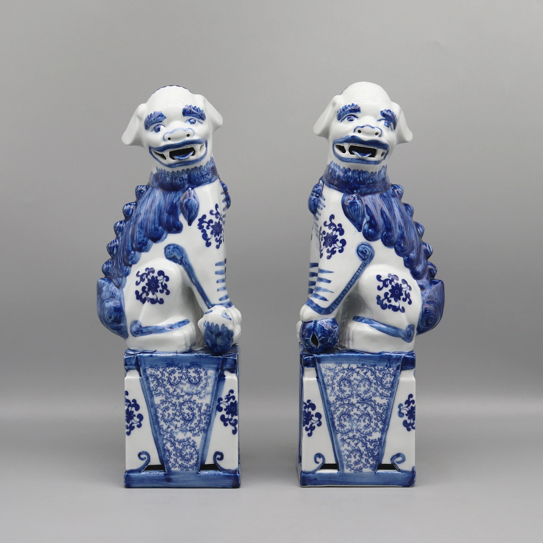 Blue and White Porcelain Statues, Pair of Guardian Lions, 33cm High, Home Decoration
Blue and White Porcelain Statues, Pair of Guardian Lions, 33cm High, Home Decoration