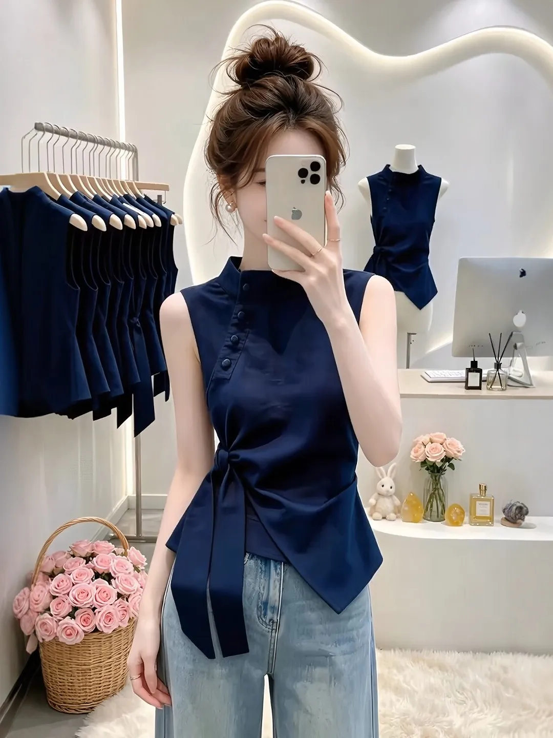New Chinese Style Sleeveless Stand Collar Shirt Women Summer Fashion Slim Fit Asymmetrical Hemline Top City Walk Casual Wear
New Chinese Style Sleeveless Stand Collar Shirt Women Summer Fashion Slim Fit Asymmetrical Hemline Top City Walk Casual Wear
