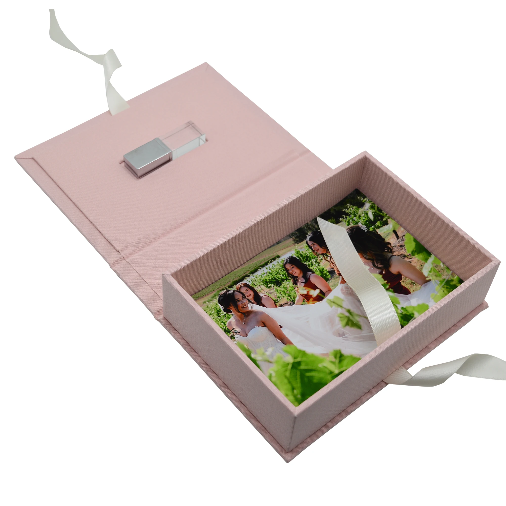 Luxury photo storage box with USB port, pink linen fabric, ribbon decoration, customizable logo
Luxury photo storage box with USB port, pink linen fabric, ribbon decoration, customizable logo
