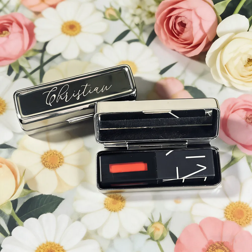 Персонализированный металлический футляр для губной помады с гравировкой имени и логотипа, с зеркалом, дорожный кейс для косметики для модных девушек
Персонализированный металлический футляр для губной помады с гравировкой имени и логотипа, с зеркалом, дорожный кейс для косметики для модных девушек