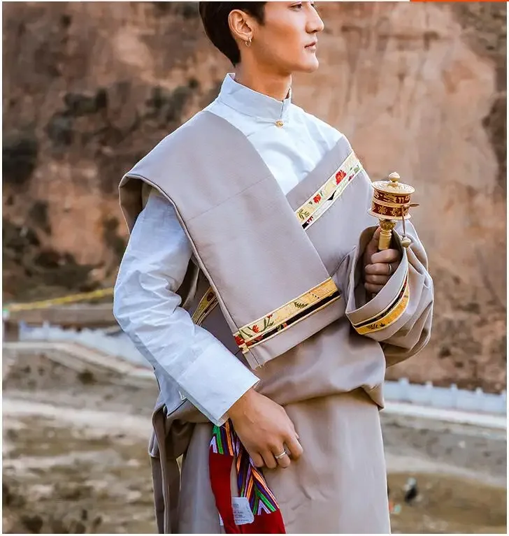 Chinese Tibetaanse kostuum mannen nieuwe Kangba gewaad winter dikke vintage
Chinese Tibetaanse kostuum mannen nieuwe Kangba gewaad winter dikke vintage