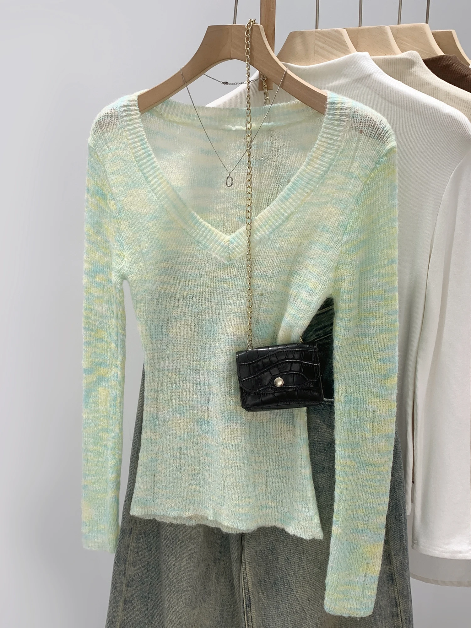 Elegant V-Neck Gradient Color Knitwear Women's Long Sleeve Slim Fit Inner Wear Top Green Sweater Soft Korean Style Commute
Elegant V-Neck Gradient Color Knitwear Women's Long Sleeve Slim Fit Inner Wear Top Green Sweater Soft Korean Style Commute