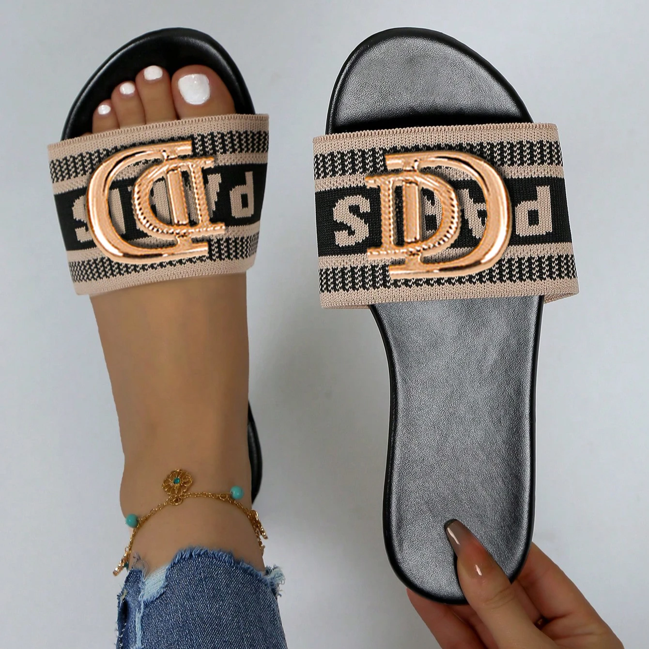 Women Luxury Decor Outdoor Slippers Air Mesh Flat Soles Fashion Design Summer Beach Elegant Sexy Slides Office Open Toe Shoes
Women Luxury Decor Outdoor Slippers Air Mesh Flat Soles Fashion Design Summer Beach Elegant Sexy Slides Office Open Toe Shoes