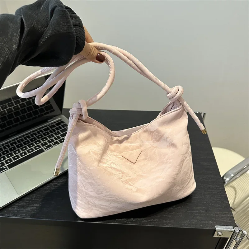 Solid color large capacity fashion Korean version knotted shoulder strap shoulder bag bag
Solid color large capacity fashion Korean version knotted shoulder strap shoulder bag bag