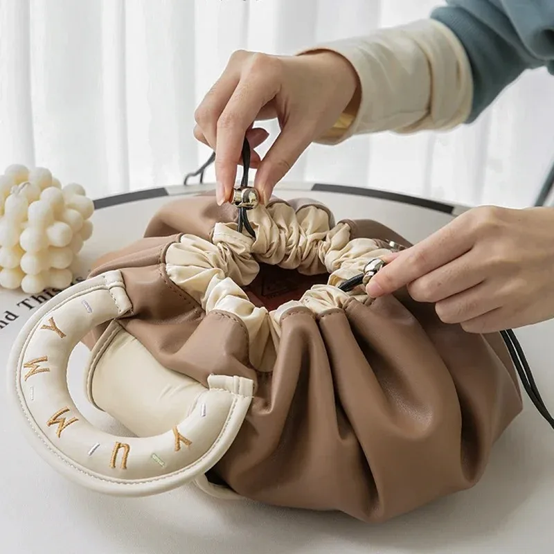 Large Capacity Makeup Bag Fashionable and Luxurious Travel Toiletries Drawstring Makeup Storage Bag
Large Capacity Makeup Bag Fashionable and Luxurious Travel Toiletries Drawstring Makeup Storage Bag