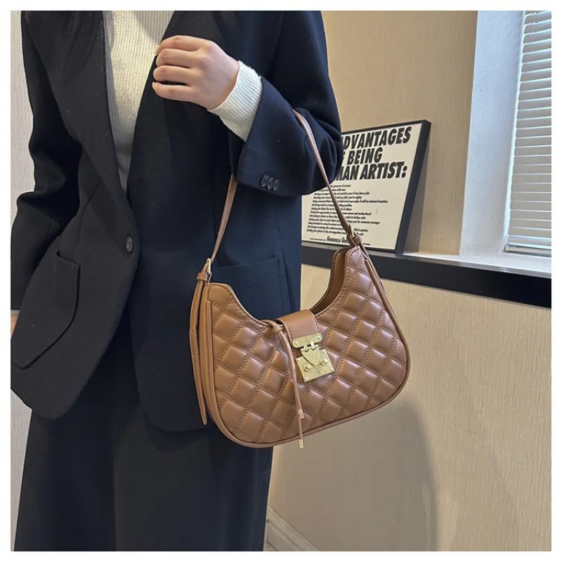 Женская сумка из искусственной кожи премиум-класса с повседневным парижским винтажным просторным современным стилем
Женская сумка из искусственной кожи премиум-класса с повседневным парижским винтажным просторным современным стилем 