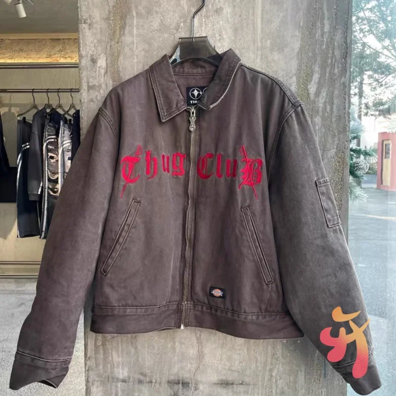 25AW новые клубные куртки Thug с вышивкой, джинсовые пальто, повседневная короткая широкая рабочая одежда, куртка для мужчин и женщин, уличная одежда в стиле хип-хоп
25AW новые клубные куртки Thug с вышивкой, джинсовые пальто, повседневная короткая широкая рабочая одежда, куртка для мужчин и женщин, уличная одежда в стиле хип-хоп