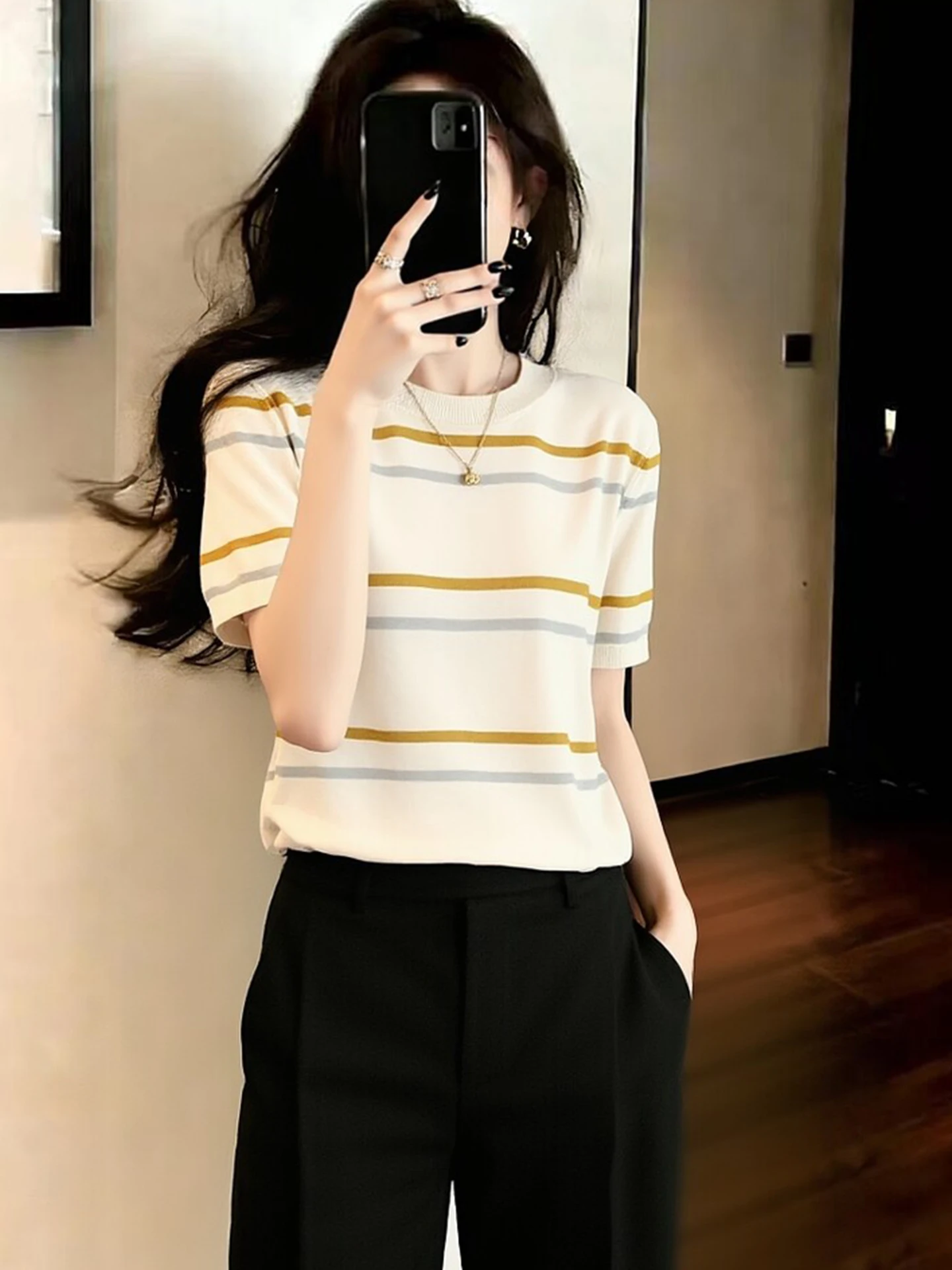 Soft Skin-friendly Stripe Knitwear Fashionable round Neck Short Sleeve Top Spring Elegant Style Loose Fit Ladies' Shirt
Soft Skin-friendly Stripe Knitwear Fashionable round Neck Short Sleeve Top Spring Elegant Style Loose Fit Ladies' Shirt
