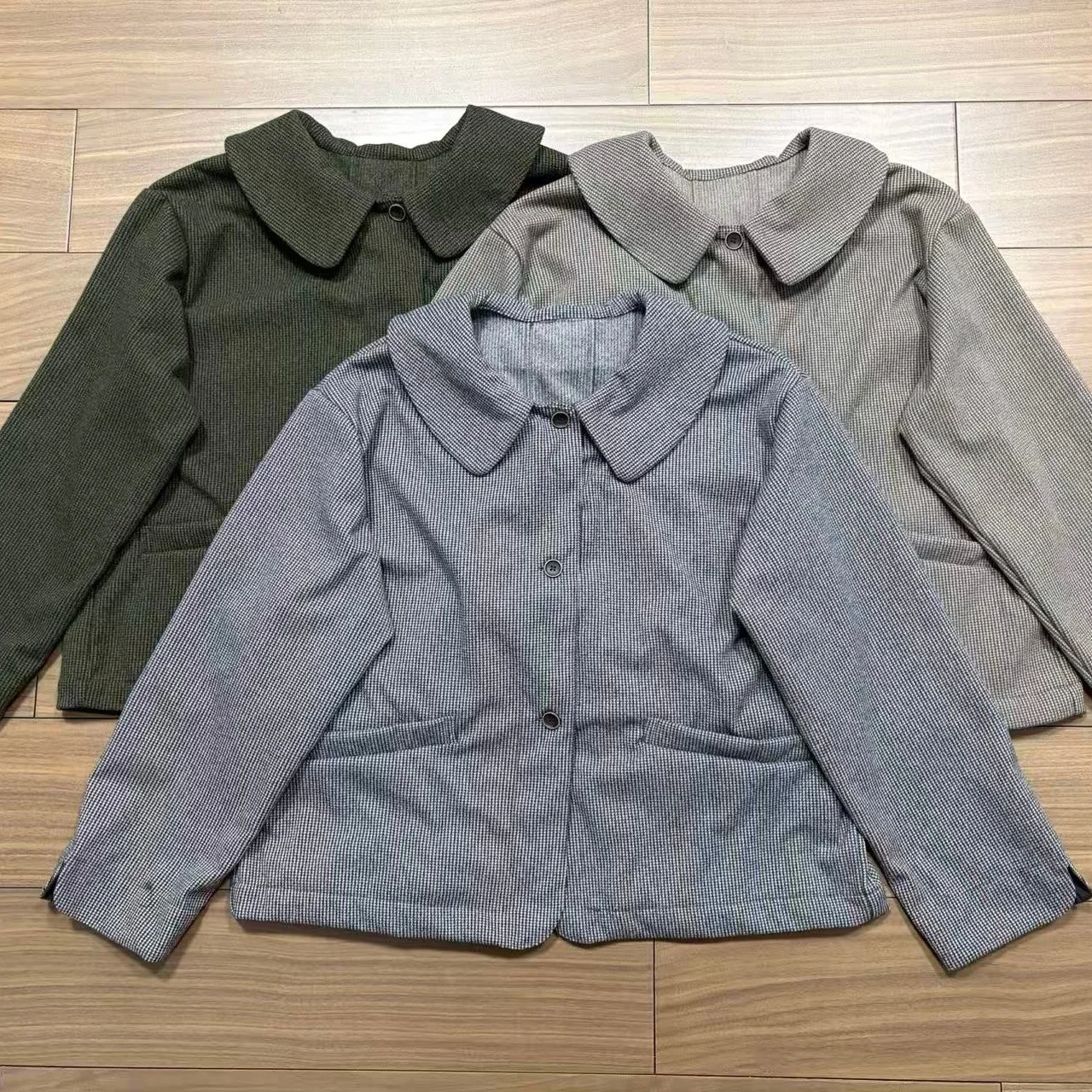 Thickened Woolen Short Coat Women's Casual Loose Style Winter New Flip Collar Outerwear Sweet Style High Waist Gathered Butto...
Thickened Woolen Short Coat Women's Casual Loose Style Winter New Flip Collar Outerwear Sweet Style High Waist Gathered Butto...
