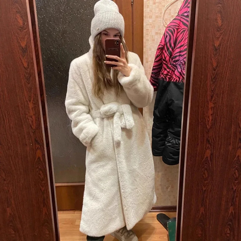 KIDCRKJ Женское длинное пальто из искусственного меха на шнуровке, толстая теплая куртка из искусственного меха с завязкой на талии для женщин, зимнее тонкое женское меховое пальто
KIDCRKJ Женское длинное пальто из искусственного меха на шнуровке, толстая теплая куртка из искусственного меха с завязкой на талии для женщин, зимнее тонкое женское меховое пальто